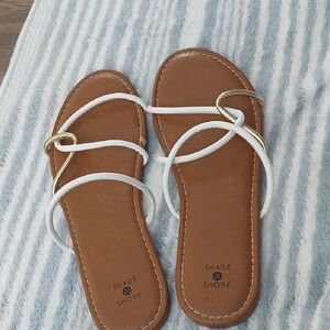 Shade & Shore Women's White and Gold Sandals